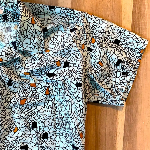 SOLD // Vintage/Retro baby blue button-down shirt, size XS - Picture 2 of 4